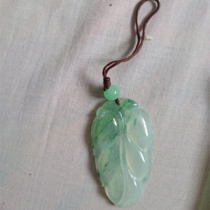 ေက်ာက္ စိမ္း သစ္ ရြက္ ဆြဲ သီး -  Jade Leaf Pendant